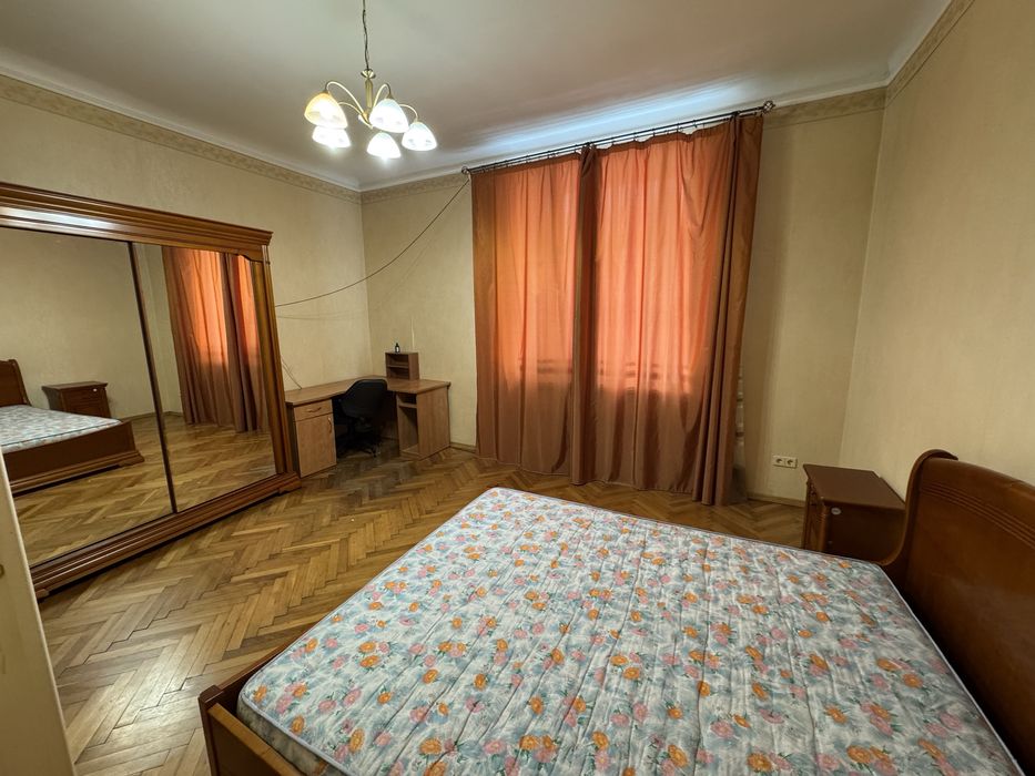 Здається 3-х кімнатна квартира на Першотравневій