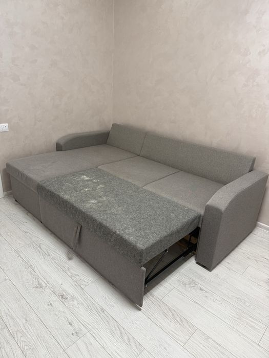 Продам кутовий розкладний диван