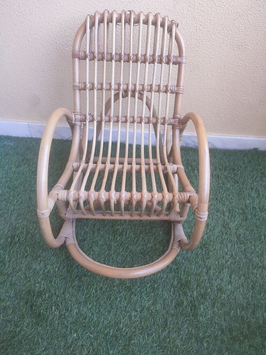 Cadeira de baloiço de criança em bambú