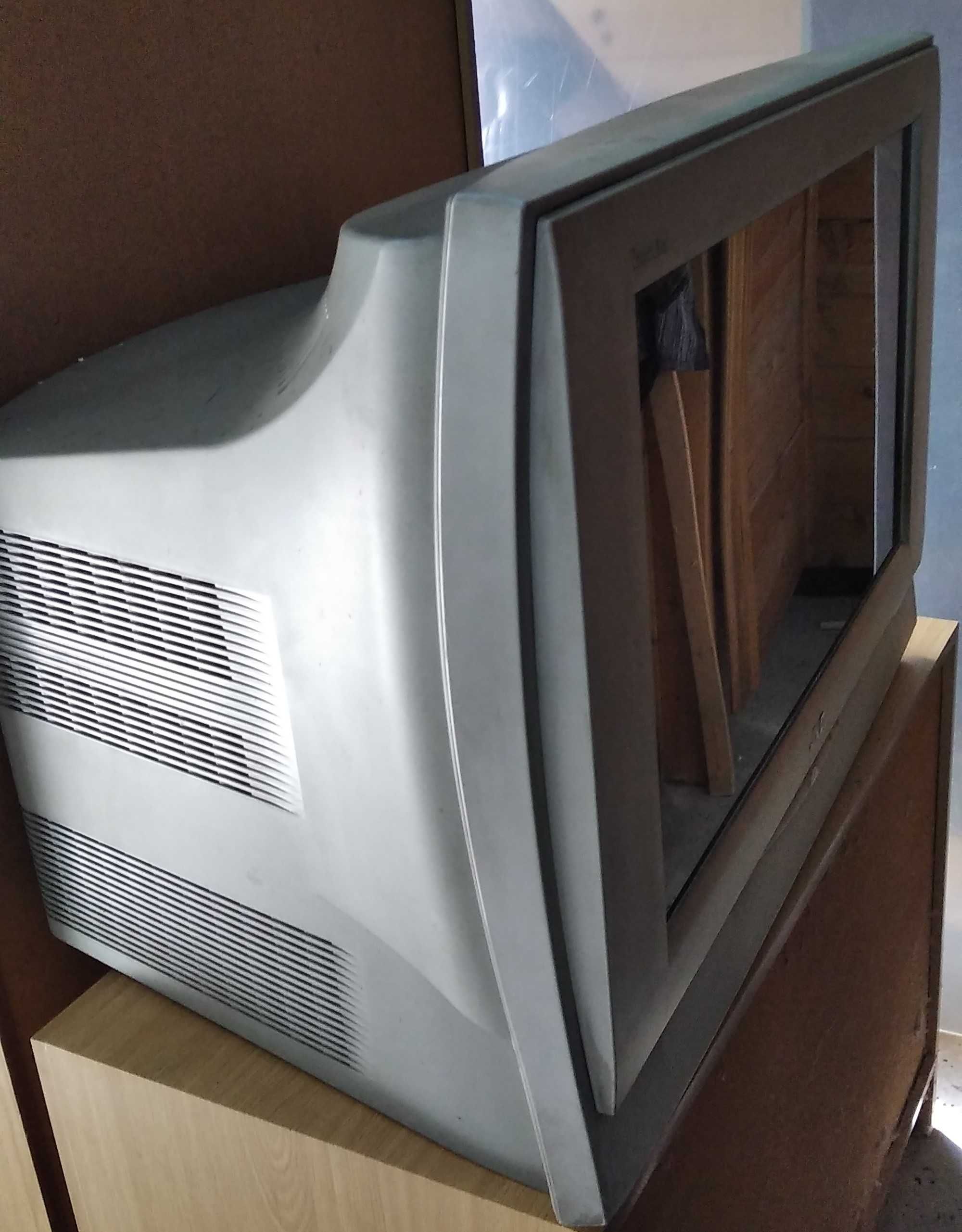 TV JVC 28" a funcionar em perfeitas condições