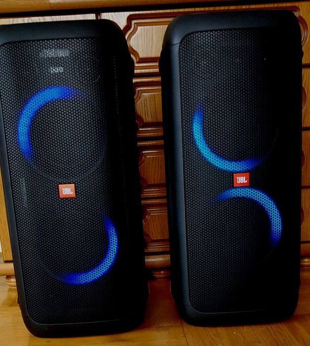 Nagłośnienie na imprezę 2x JBL partybox 300, mikrofon, konsola Numark!