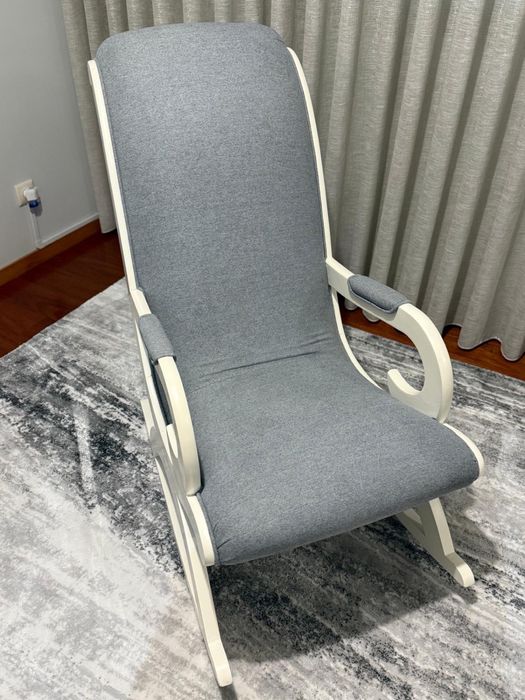 Cadeirao em tons cinza