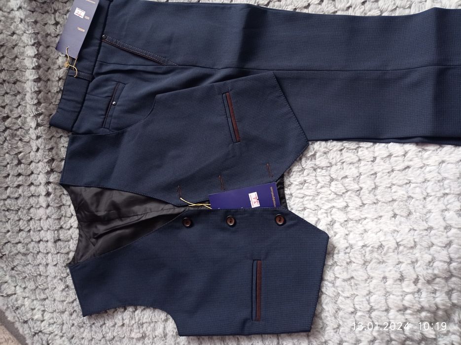 Костюм шкільний 34р