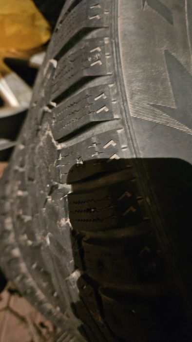 Зимова гума шини пірелі 215 60 17 18рік