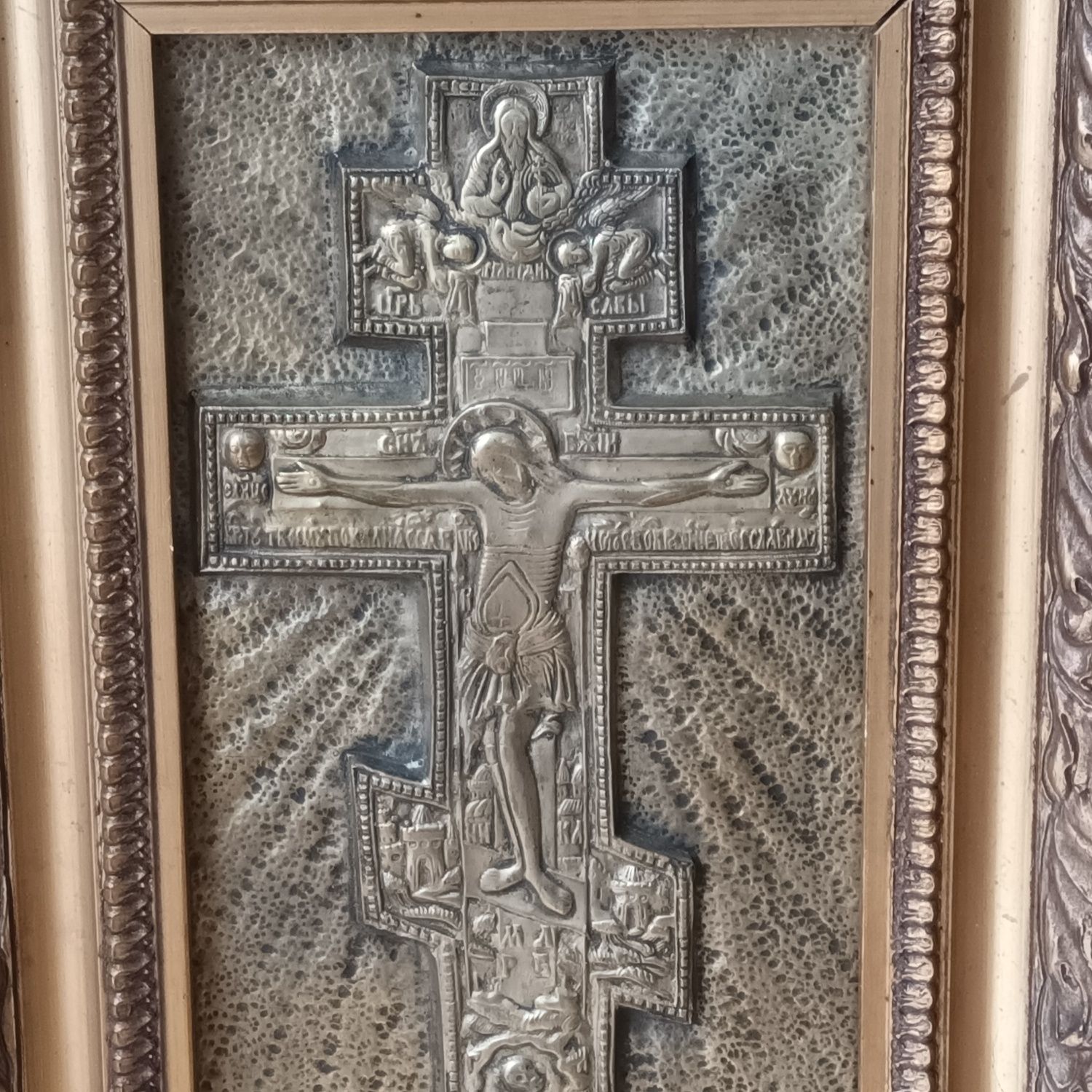 Krzyż prawosławny w ramie