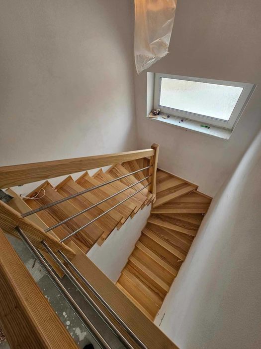 Schody drewniane samonośne , na beton