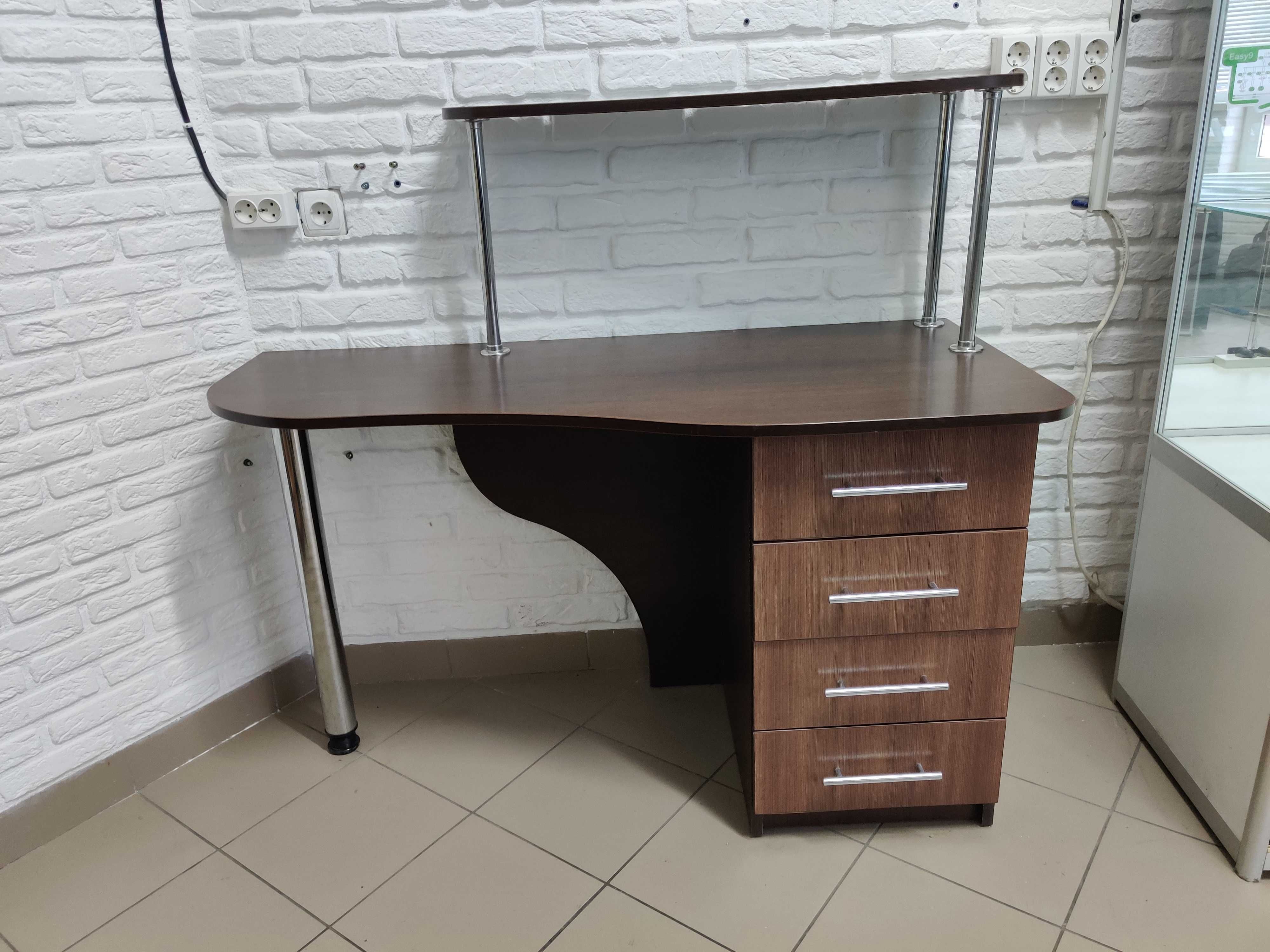 Стіл офісний(кімнатний), стан відмінний, гарна якість. Самовивіз.