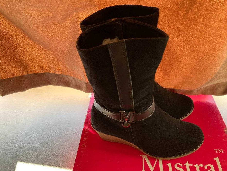 Черевики зима НОВІ,жін,40р.,чорний замш,Містраль (Україна)