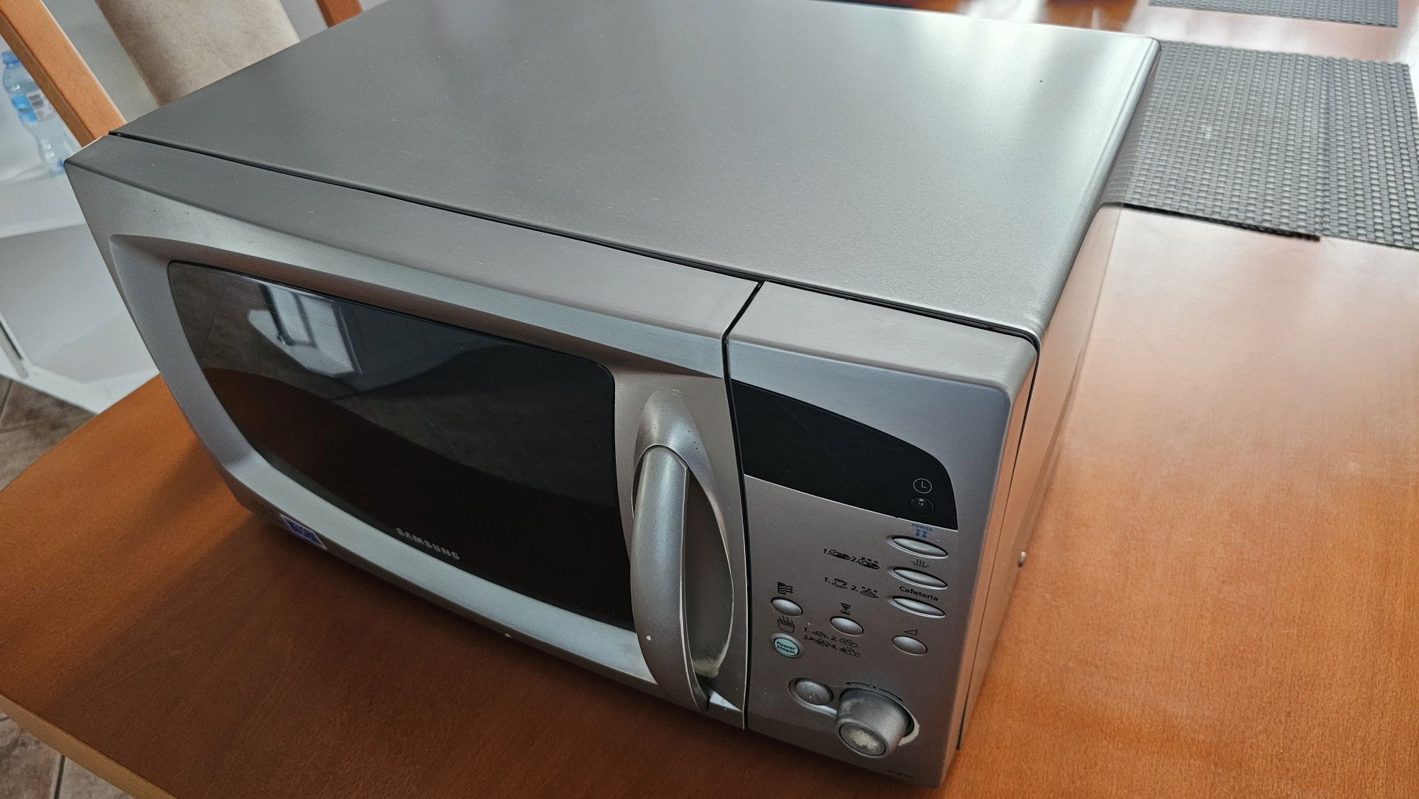 Kuchenka mikrofalowa samsung M187DN
