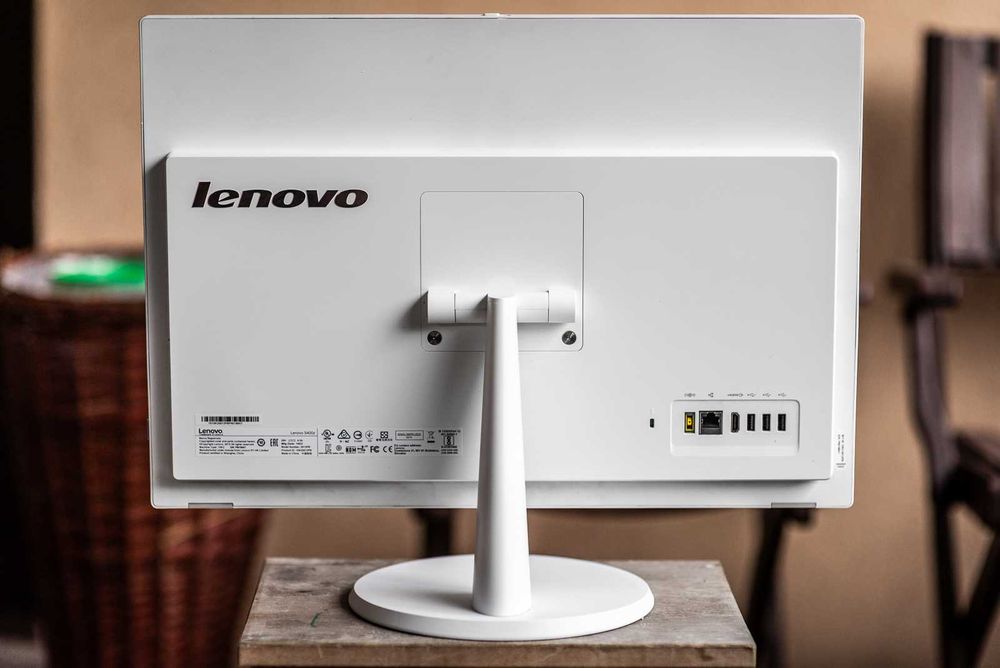 komputer All-In-One Lenovo i5/8GB/256GB SSD/Full HD/Windows licencja