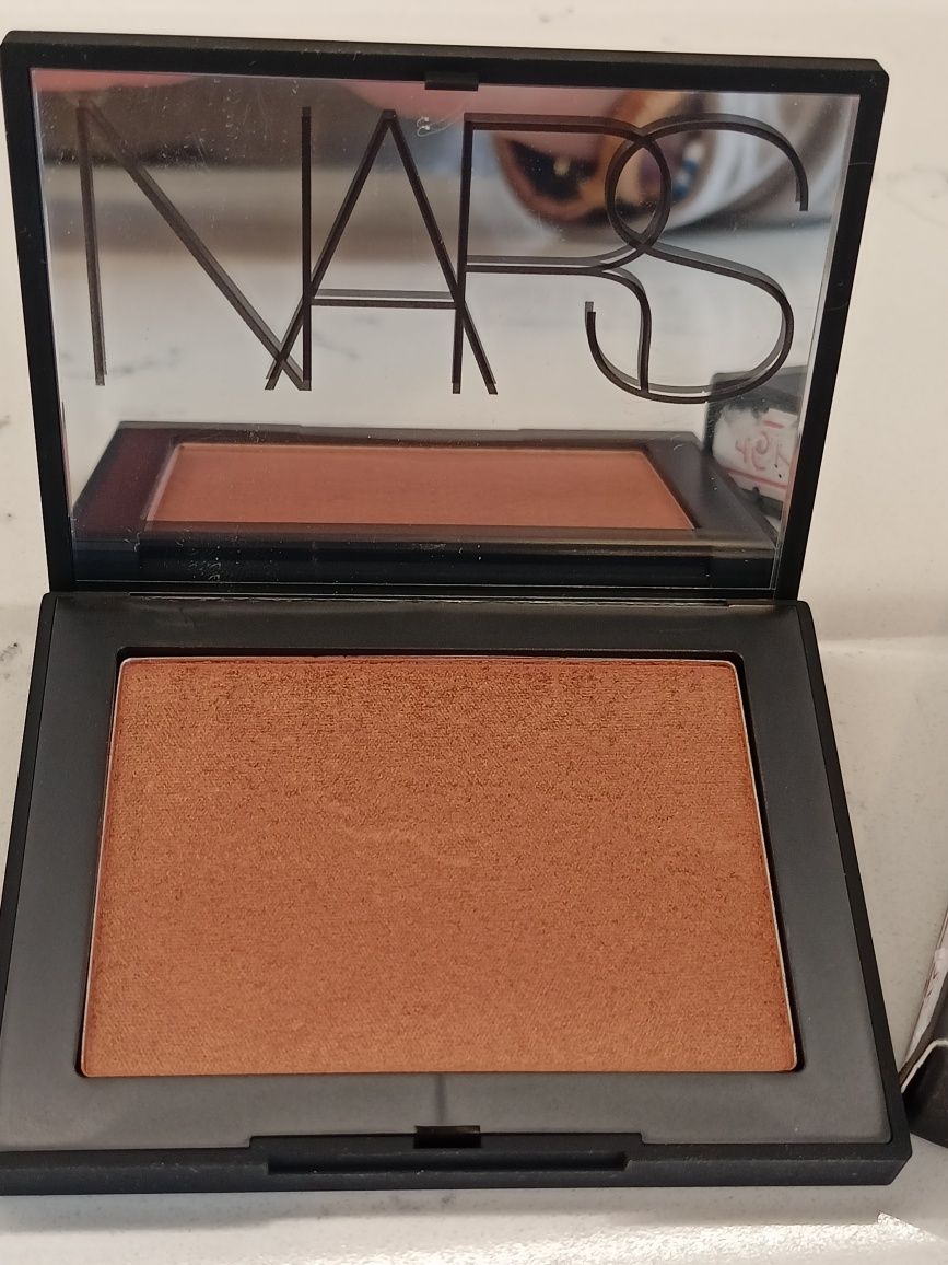 Nars rozświetlacz w kamieniu ST.BARATHS