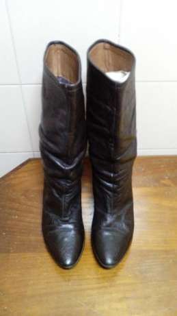 Botas em pele com pouco uso, n.37