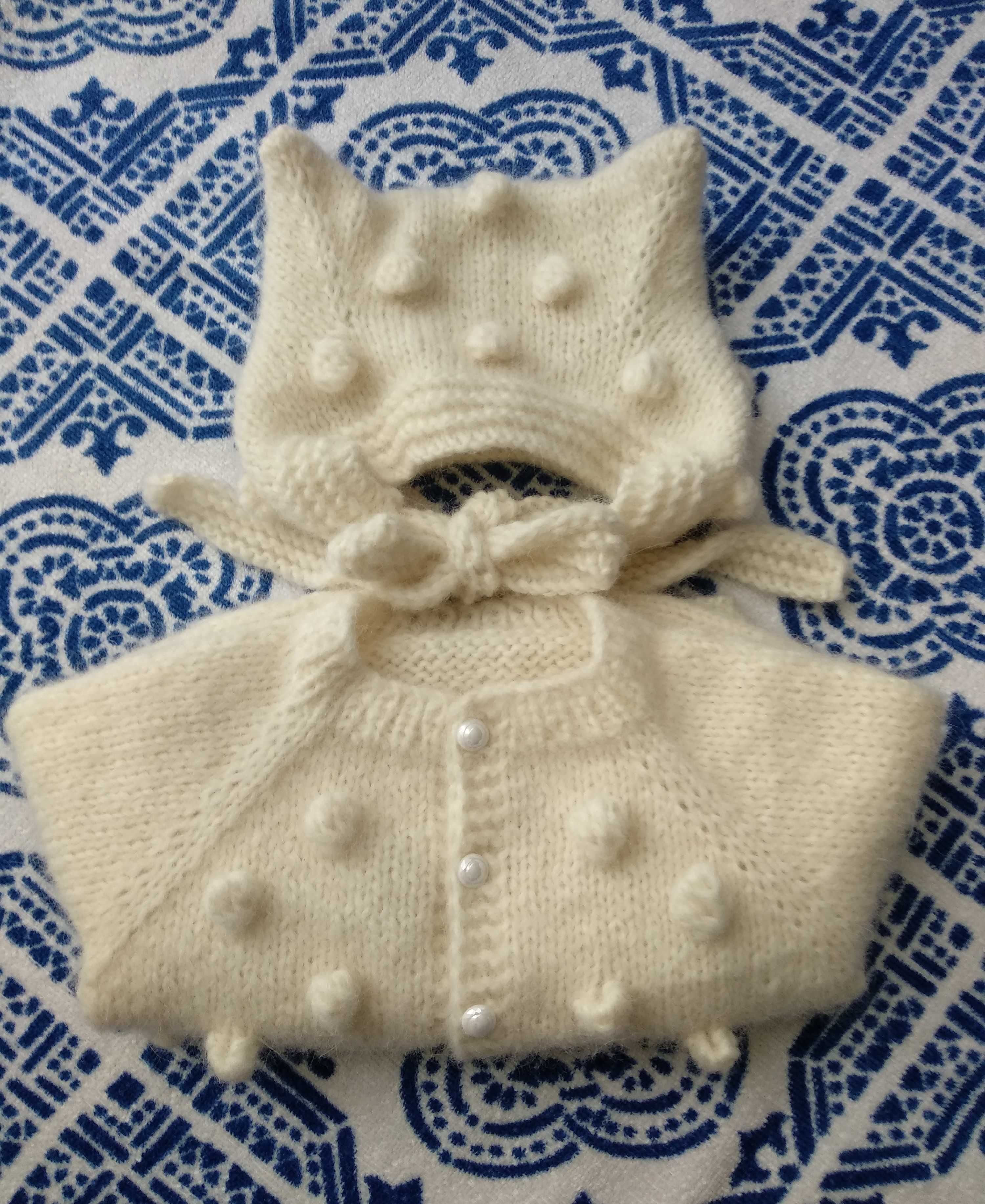 Sweterek czapeczka komplet chrzest