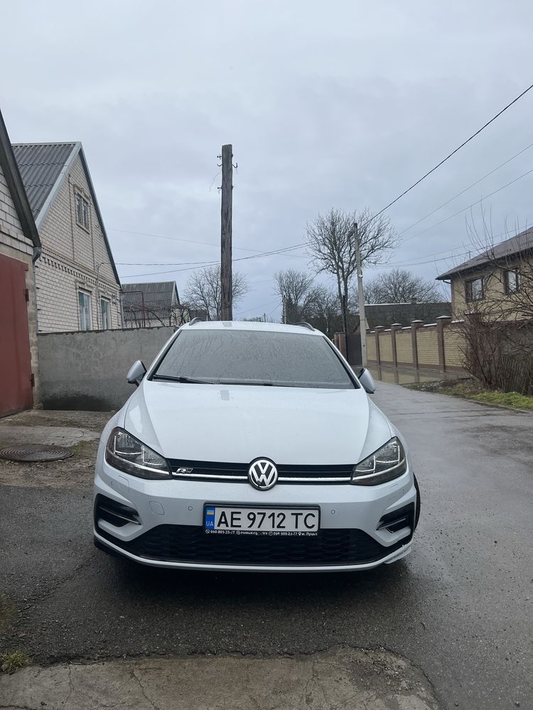 Продам власний автомобіль Volkswagen GOLF 2017