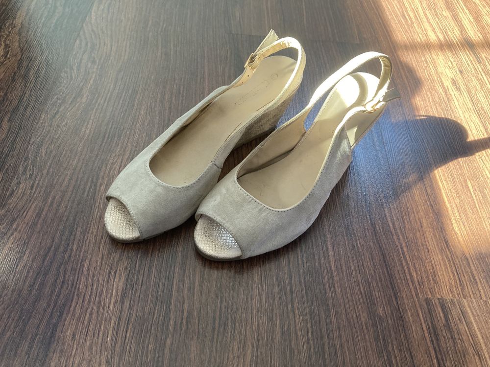 CCC buty na koturnie 39 beżowe