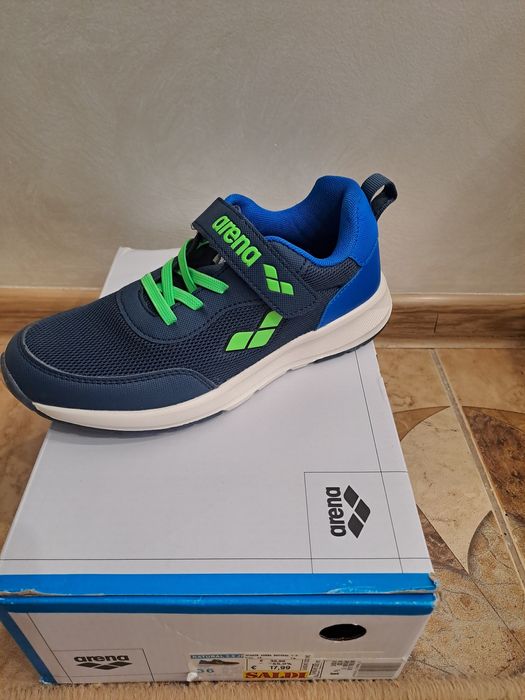 Продам нові кросівки