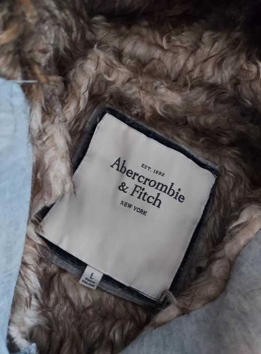 Zapinana na zamek bluza Abercrombie & Fitch