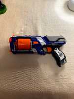 Nerf elite strongarm pistolet na piankowe naboje