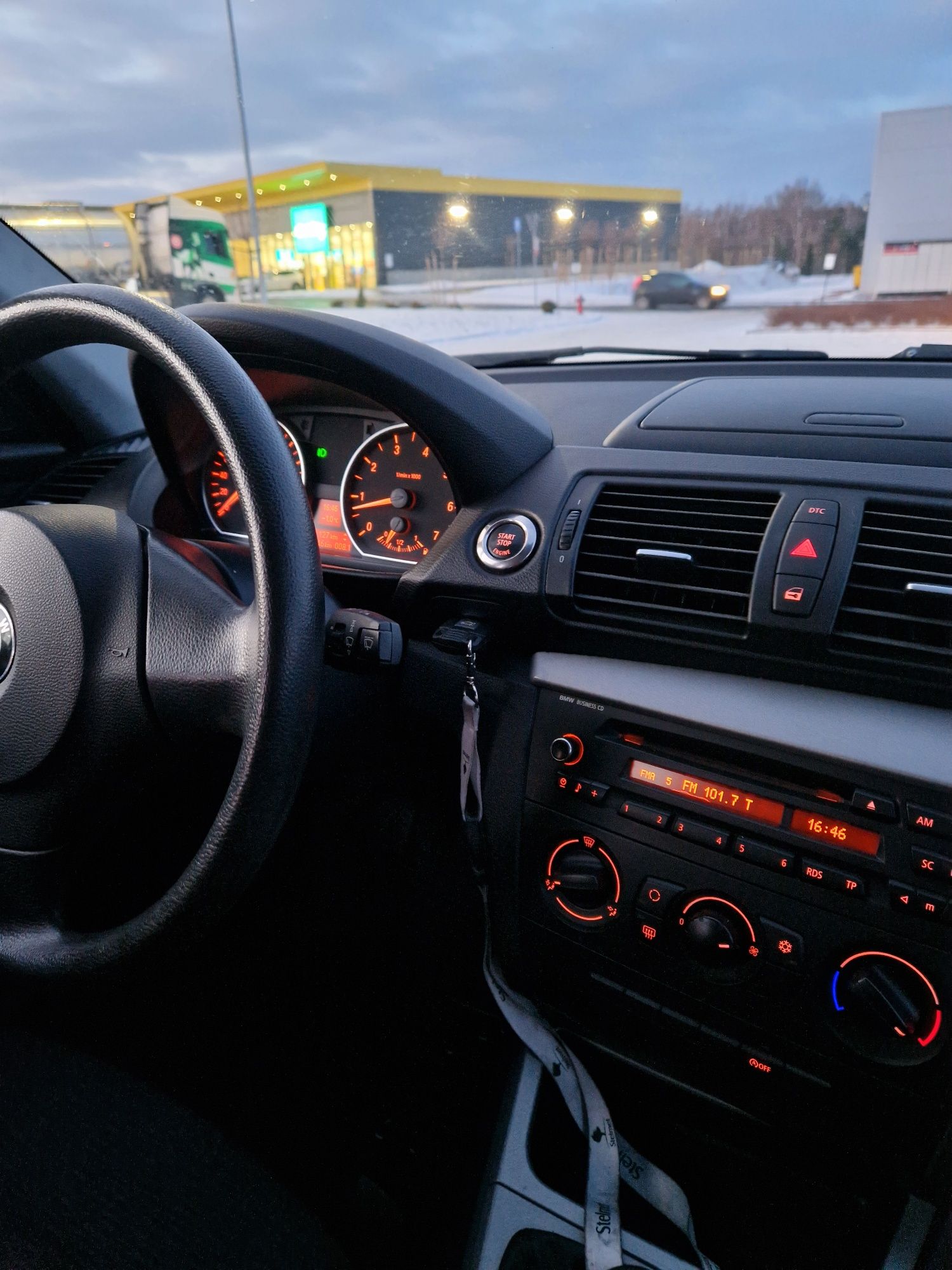 BMW 116 seria 1/ polift/5 drzwi/ klima/ nowy rozrząd /