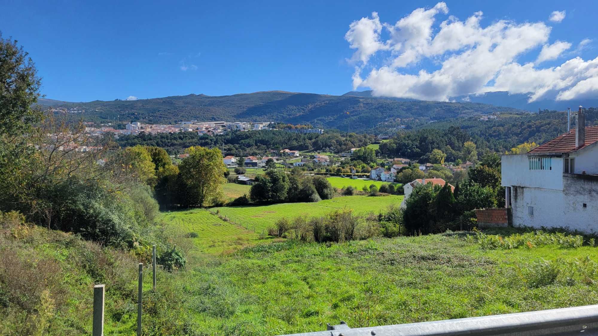 Terreno urbano junto à Vila Branca, Seia