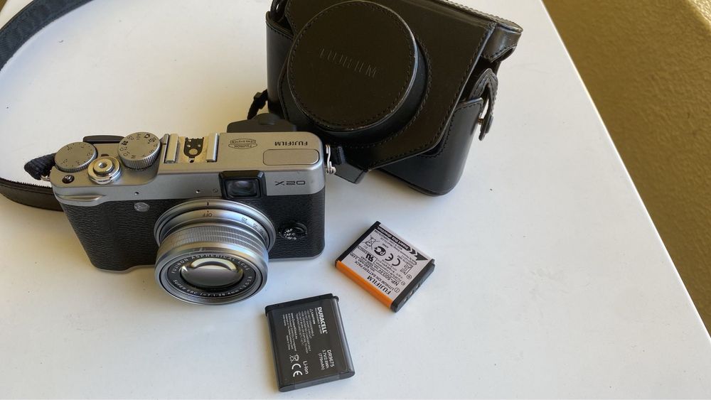 Fujifilm X20 com duas baterias
