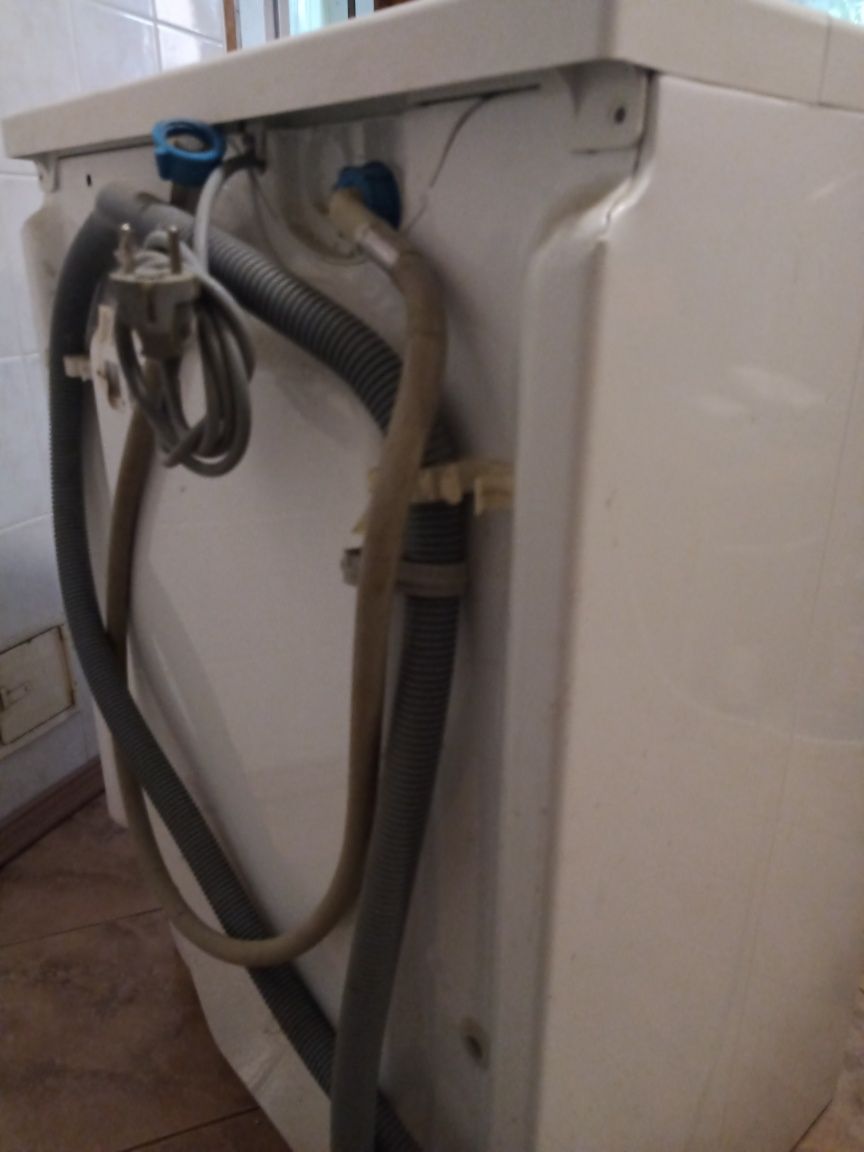 Продам НЕРОБОЧУ пральну машину Electrolux