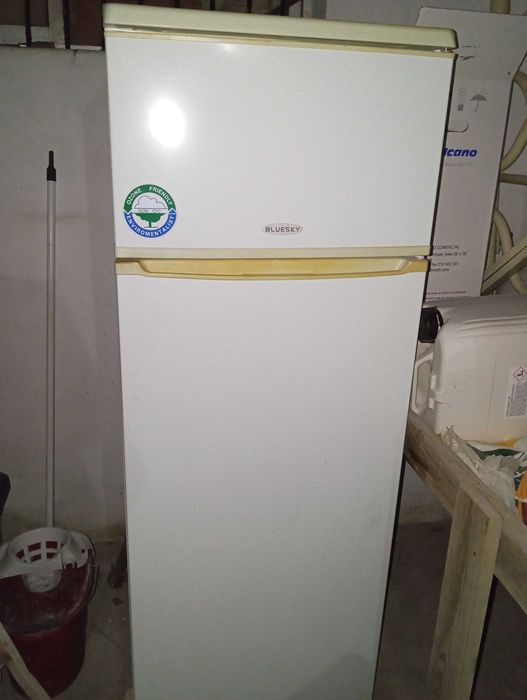 Frigorífico branco em bom estado - pouco uso