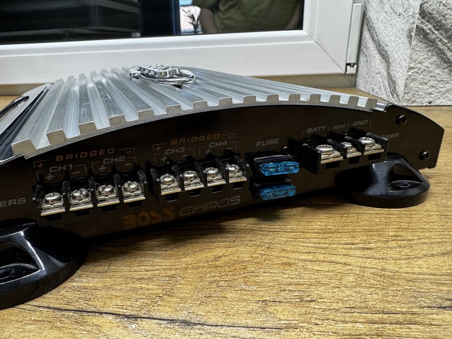 Wzmacniacz 4-kanałowy boss audio chaos c600