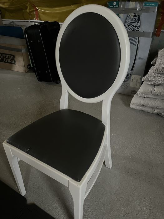 Piekne drewniane krzesla