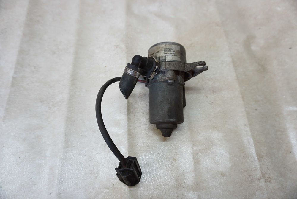 Насос вакуумний Chevrolet Cruze Шевроле Круз J300 13343961