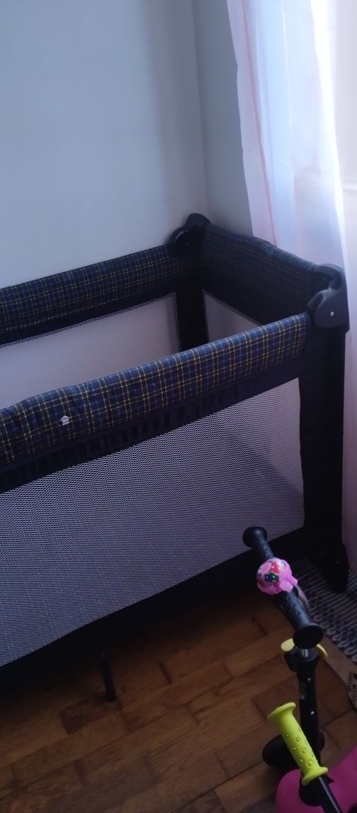 Parque cama bebê até 2/3 anos.