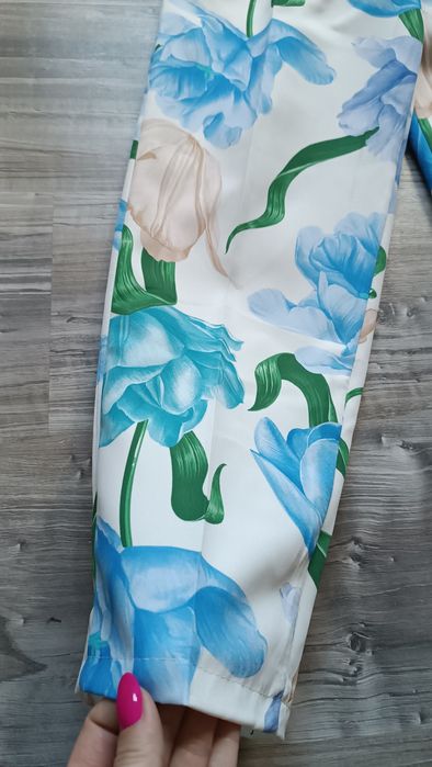 Nowy garnitur w niebieskie kwiaty M