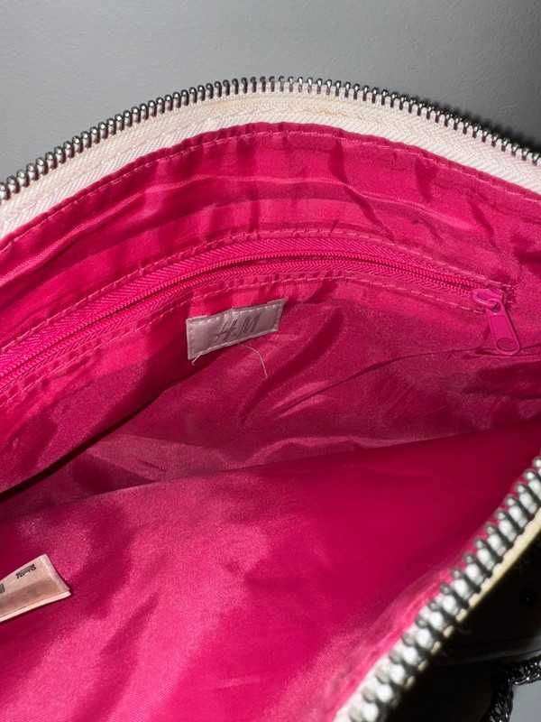 Torebka damska biała kopertówka na ramię H&M na łańcuszku z dżetami