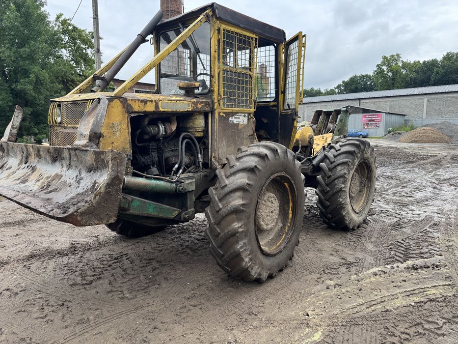 Лісовий трелювальний трактор ЛКТ 81