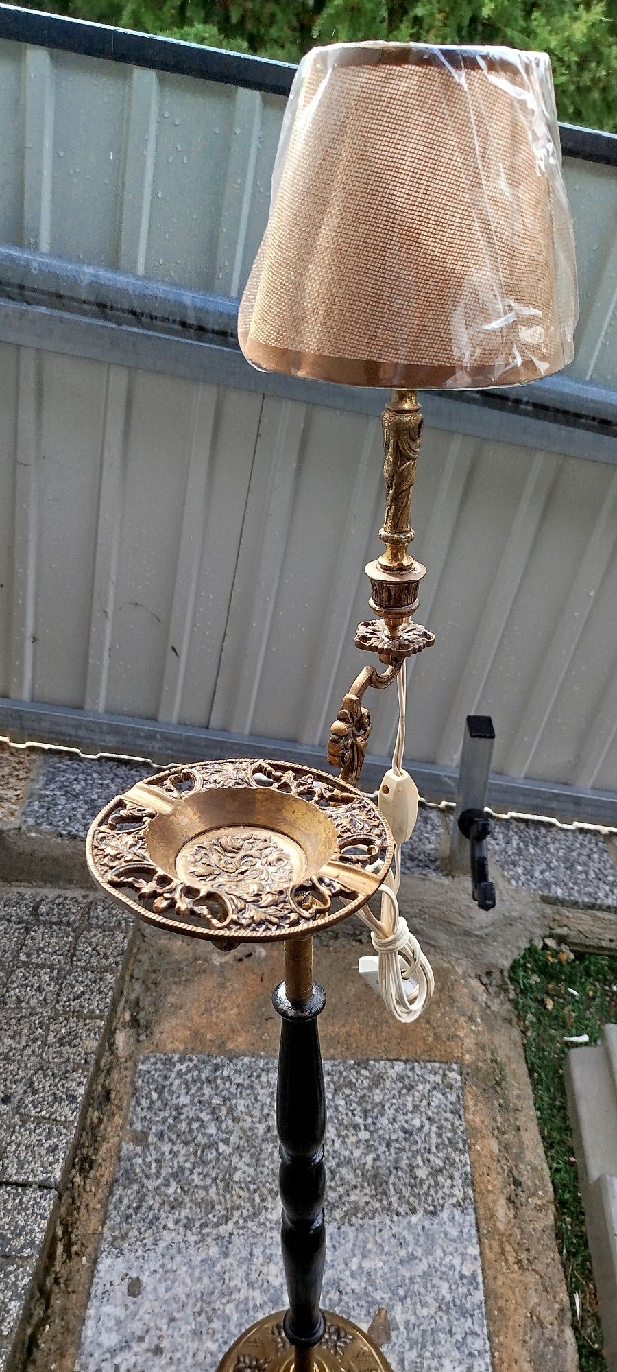Cinzeiro de pé electrificado com chapéu Novo