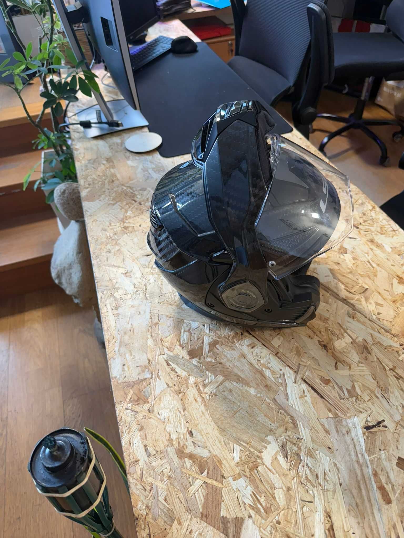 Capacete em Carbono_LS2_Modular como novo