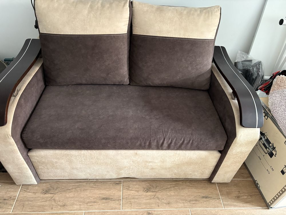 Sofa, łóżko rozkładane z pojemnikiem ,wygodne, funkcjonalna i zadbana!