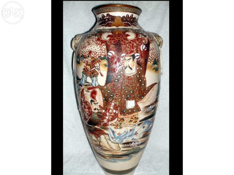 Grande antiga jarra japonesa Satsuma em cerâmica pintada à mão