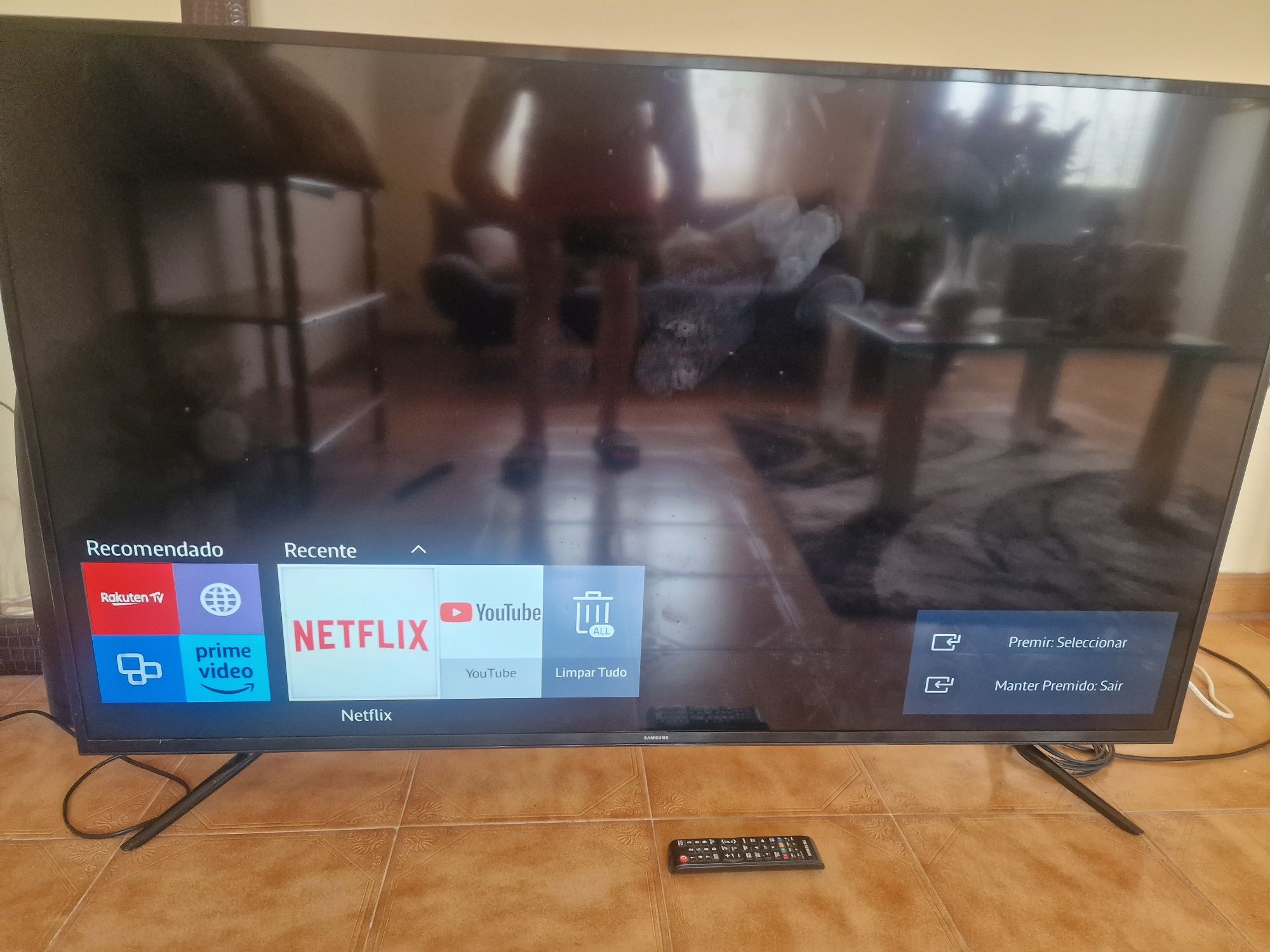 Tv smart Samsung ecrã com 1.36cm por 78cm