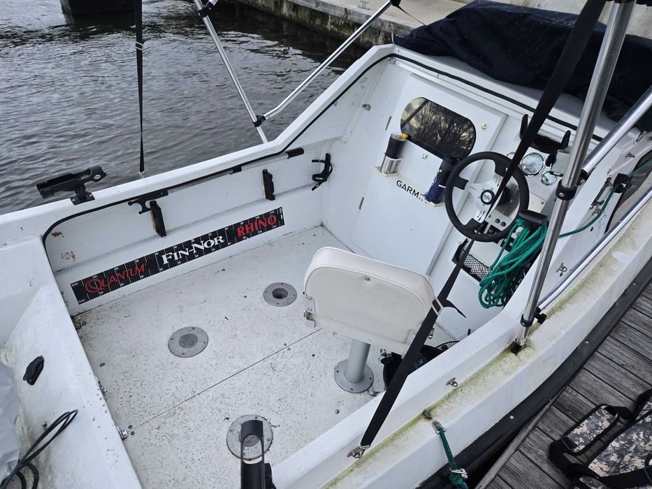 Łódź motorowa kabinowa 4,2 m SPRZEDAM, mariner/yamaha 1986r. Sprawna.