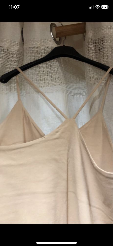 vestido bege comprido