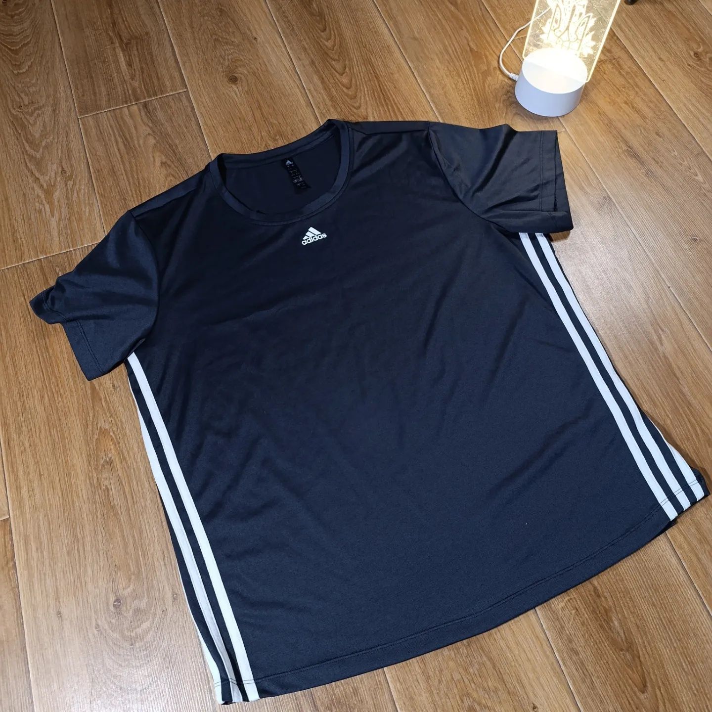Легенька спортивна футболка "Adidas"