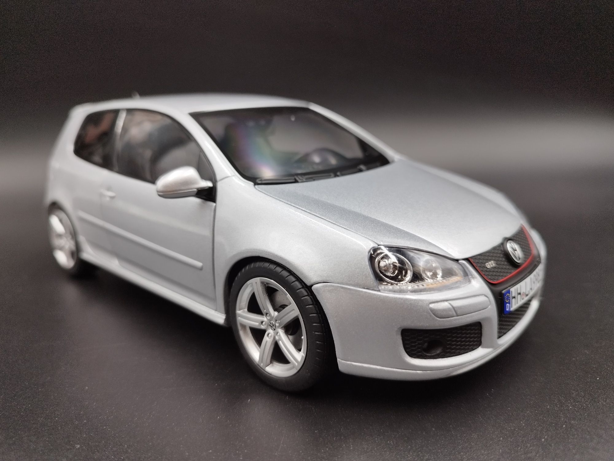 1:18 Norev 2007 VW Golf 5 GTI Pirelli model nowy