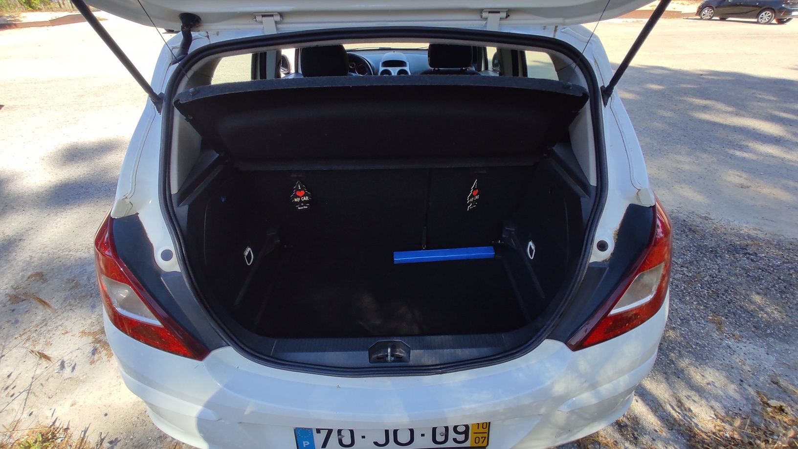 Opel corsa apenas 85.568Kms!