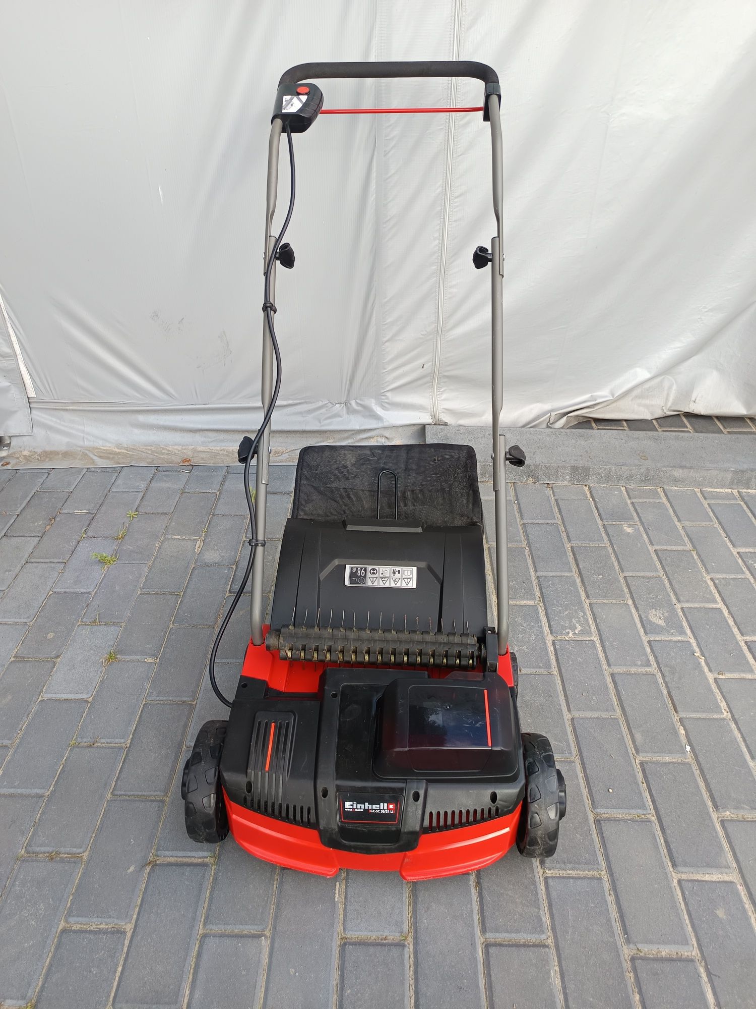 Akumulatorowy wertykulator Einhell GC-SC 36/31 Li SOLO
