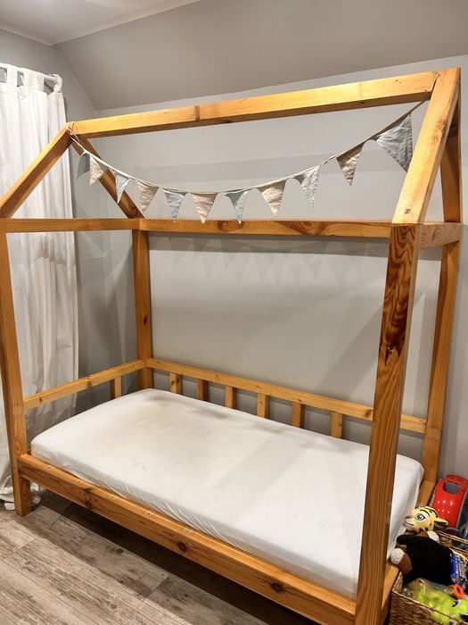 Łóżko drewniane domek plus materac