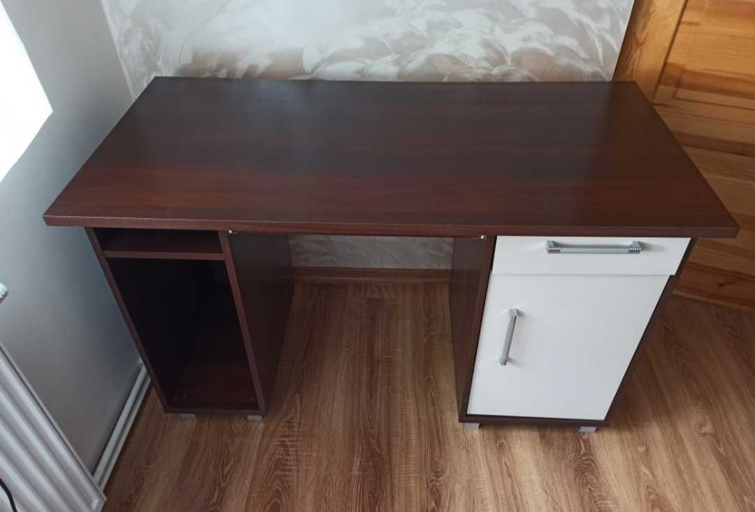 Sprzedam biurko 120×80×60 brąz z elementami ecru