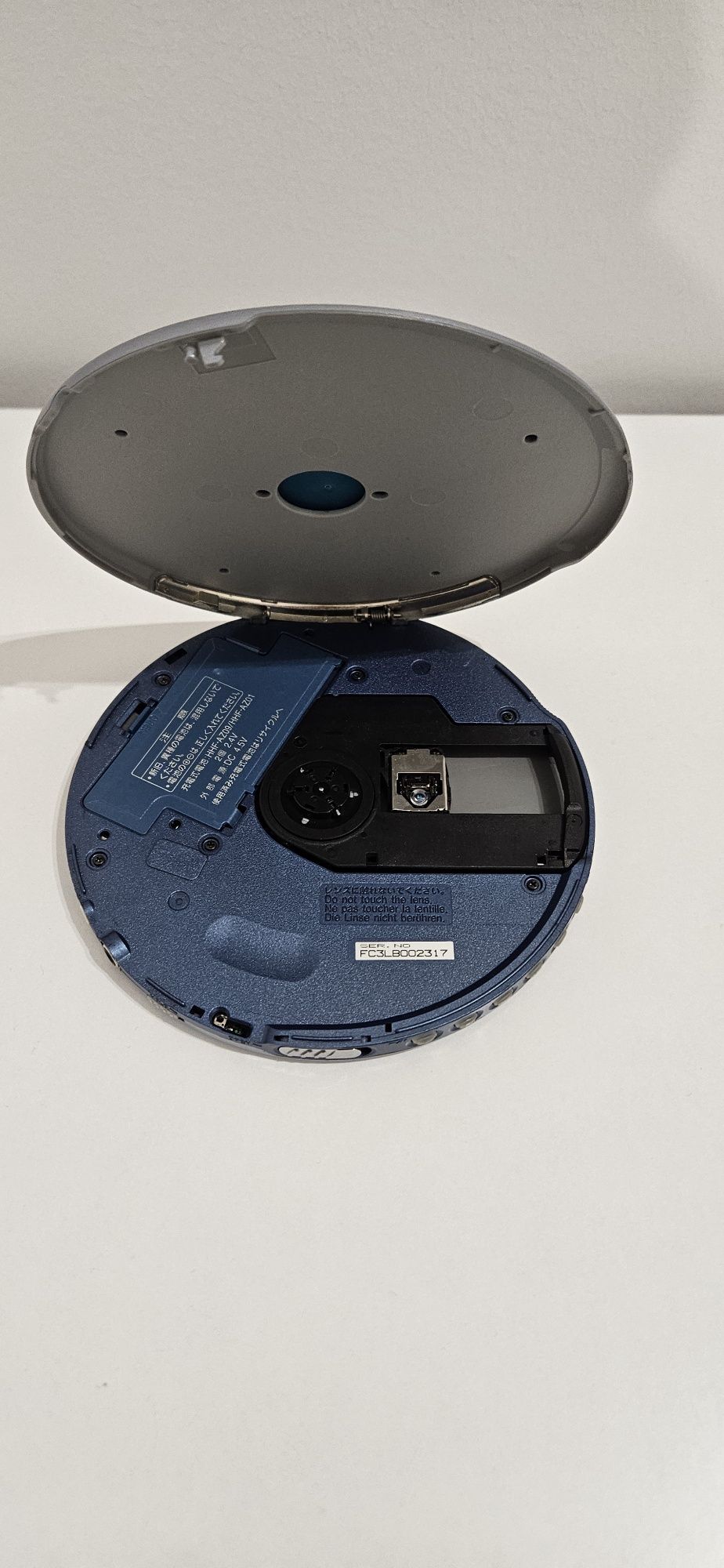 Discman Panasonic SL-CT710 MP3  płaski model z pilotem i  słuchawkami.