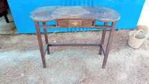 Mesa antiga formato raro, bom estado