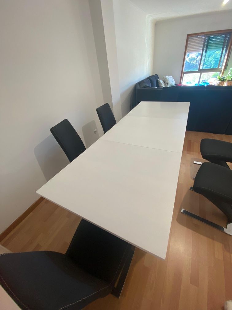 Mesa de sala com 6 cadeiras